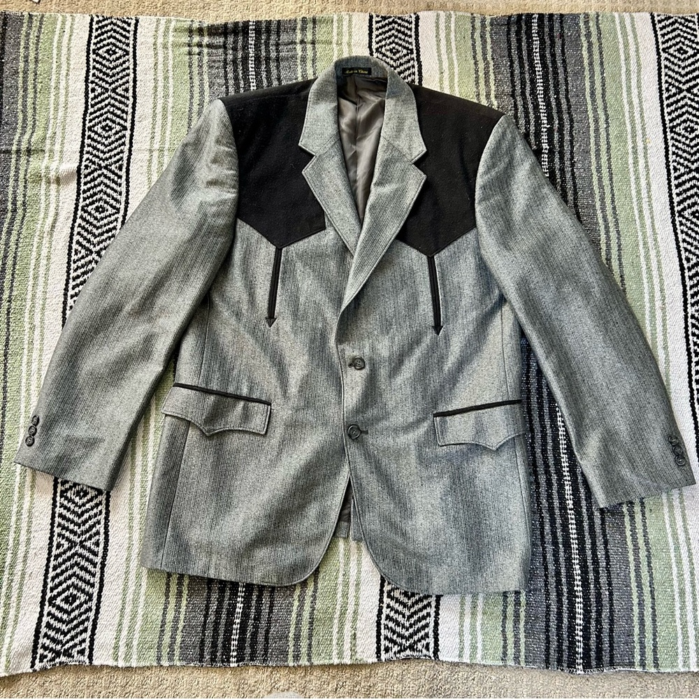 Circle S Dallas Texas charcoal gray sport coat with western style darts